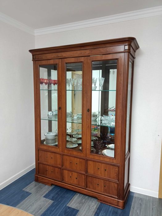 Сервант с 6 полками