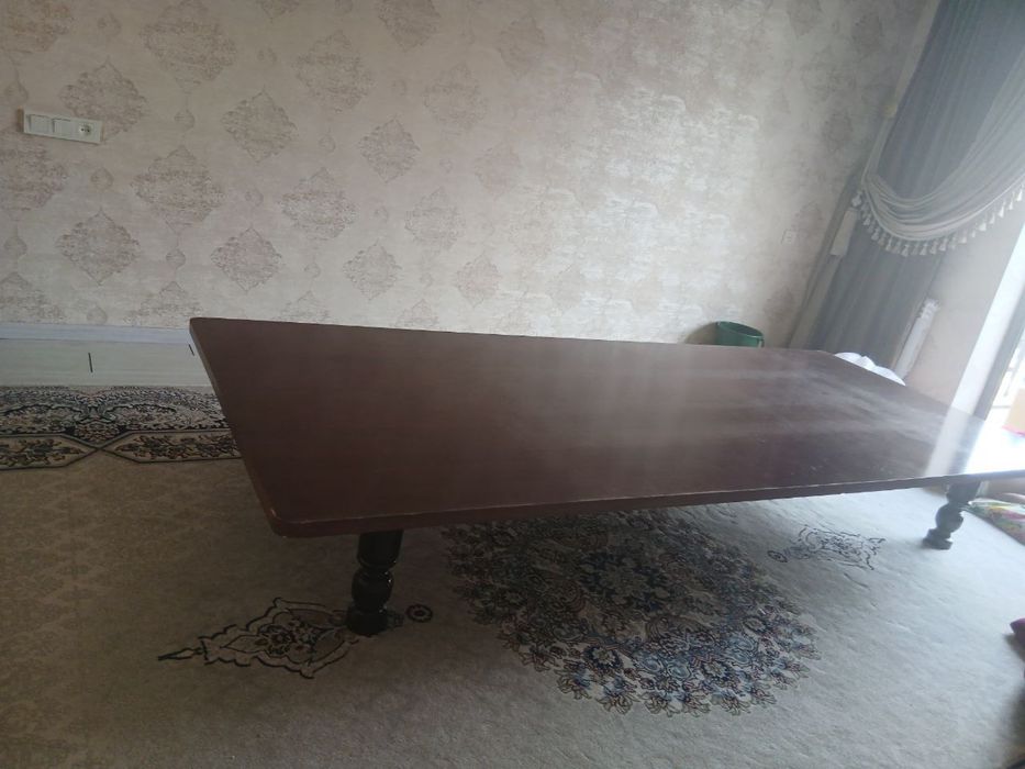 Продается стол для гостиной