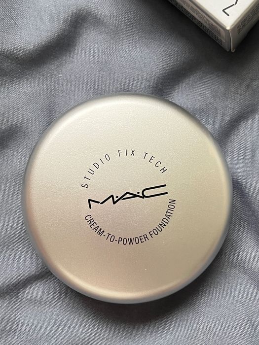 MAC studio fix tech cream-to-powder foundation NW30