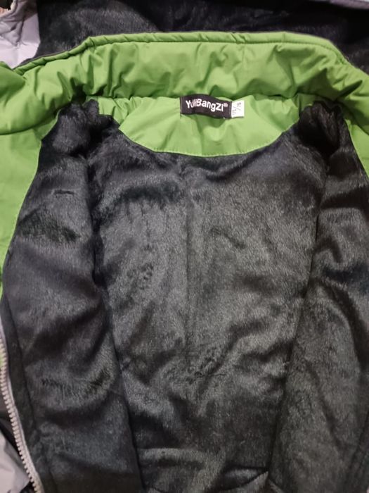 Продам куртку на мальчика 8-9 лет 5000 т