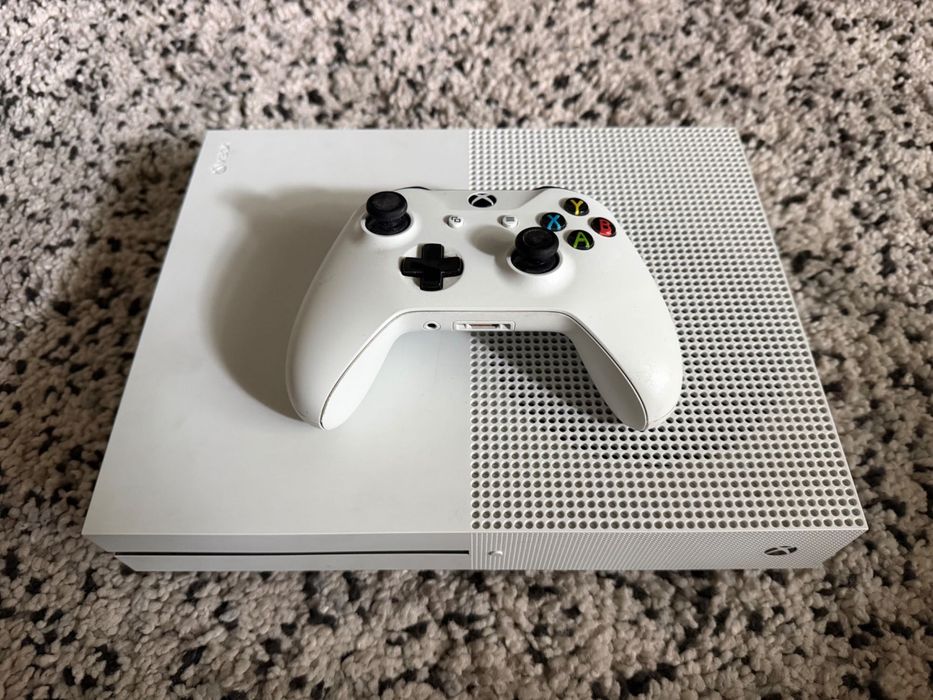 Xbox One S 1TB + Controller