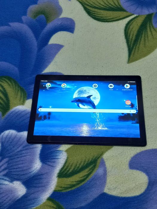 продавам таблет леново tab м10 запазен с зарядно