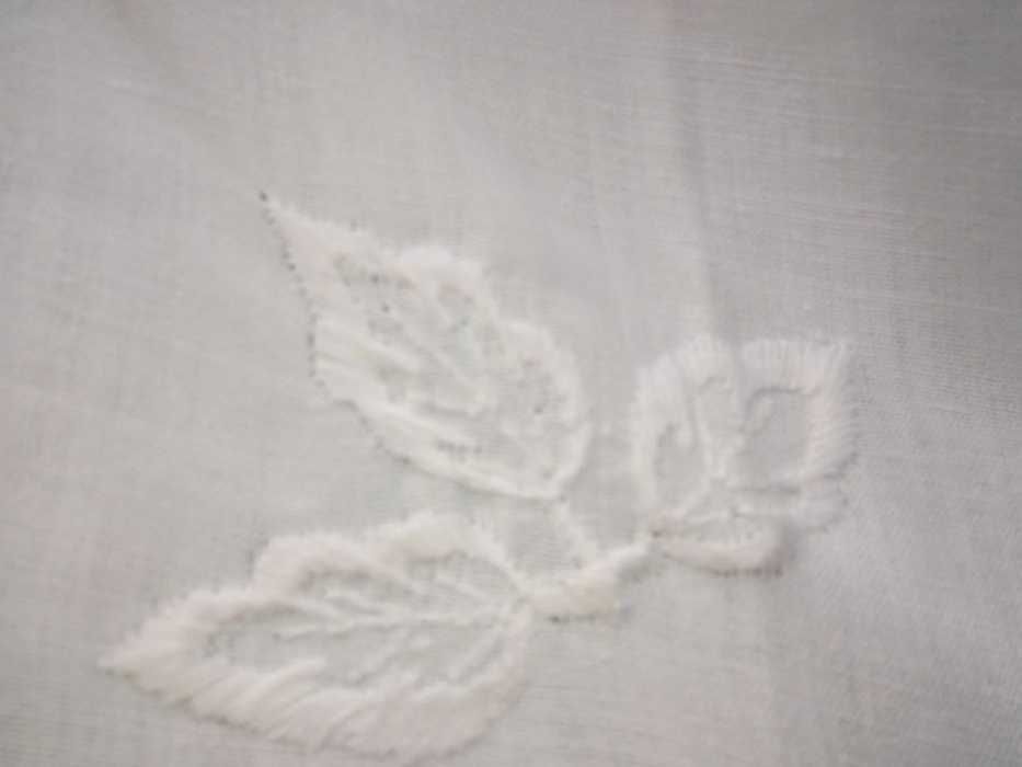 Draperie mare Noua, model foarte frumos , este foarte frumos lucrata, din bumbac și in, cu broderii