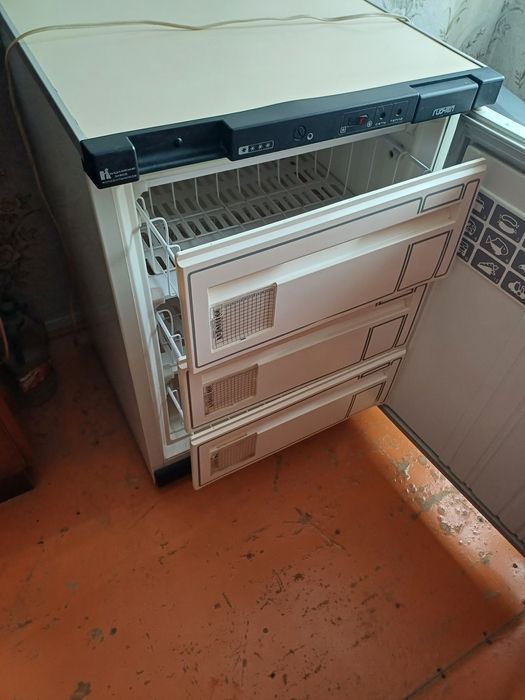 Продам морозильную камеру