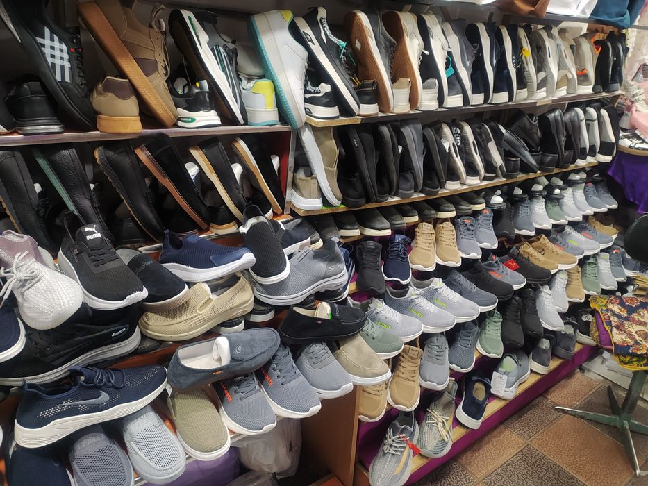 Xitoy optim va donaga oyoq kiyimlar barcha oʻlchamdagi.