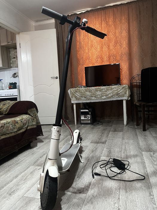 Продам электросамокат хіаоті m365