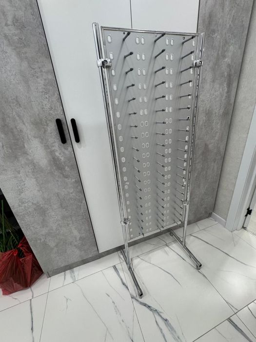 Продам стенд для солнцезащитных очков. В отличном состоянии.
