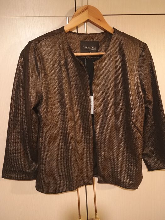 Дамски блейзър с лъскав ефект