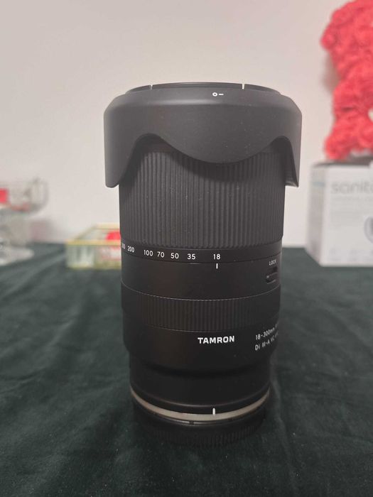 Nikon Z50II cu mai multe accesorii pentru ea