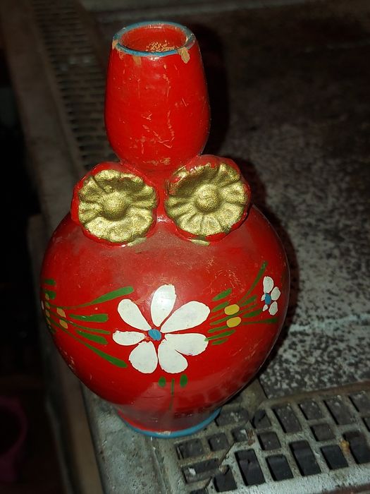 Два броя тигани и менче