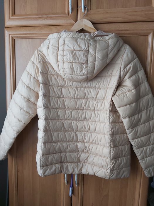 Geacă damă elegantă culoare bej.