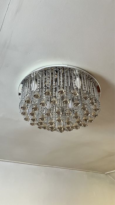 Продается люстра в хорошем состоянии