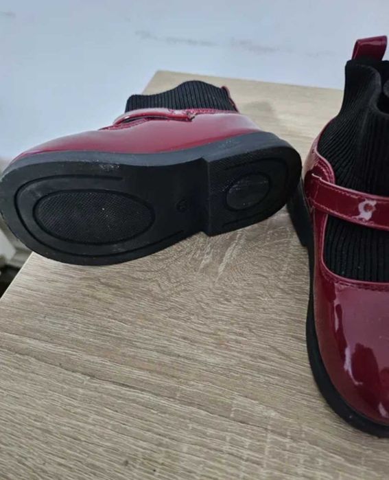 Pantofi rosii,marimea 23