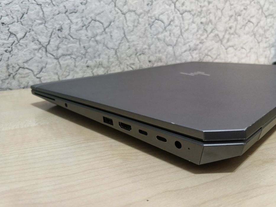 HP ZBook G5 15,6" 4K IPS/Core i7-8850H/16GB/512GB NVMe/QuadroP2000 4GB