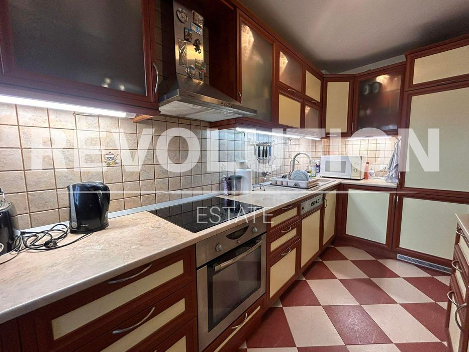 Четиристаен апартамент в района на Чаталджа!