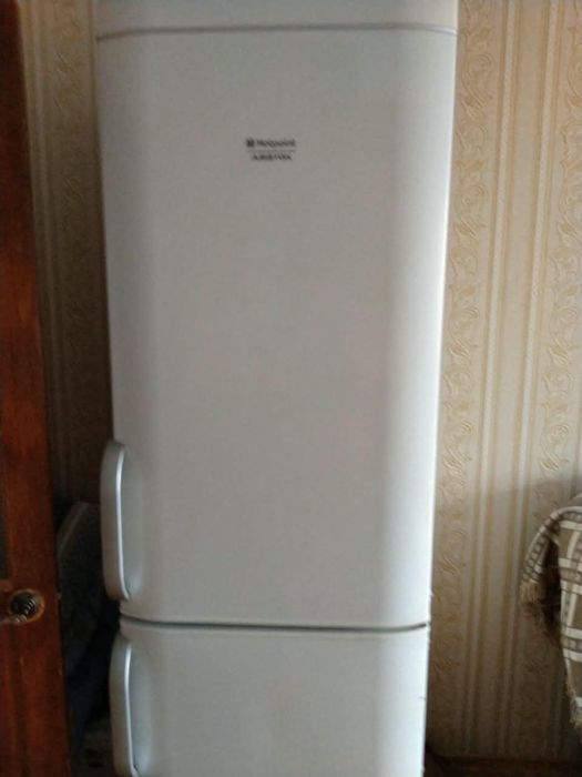 Продам холодильник Ariston