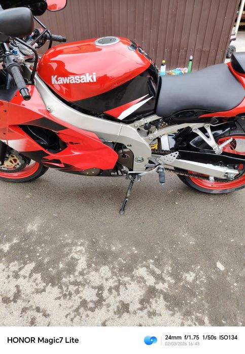 Vând Kawasaki ninja zx9r an 2000 ca nou 3500 ușor negociabil
