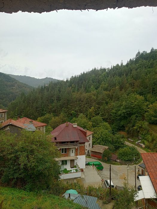 Продава къща в с.Ряка с парцел 1730 кв.м,на 5 км.от гр.Смолян