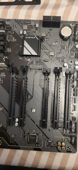 Placă de bază GIGABYTE B760 DS3H DDR5 (socket LGA 1700 compatibil procesoare intel gen 13,14,15)