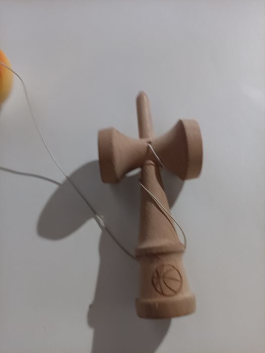 Vând Kendama Rubber 18