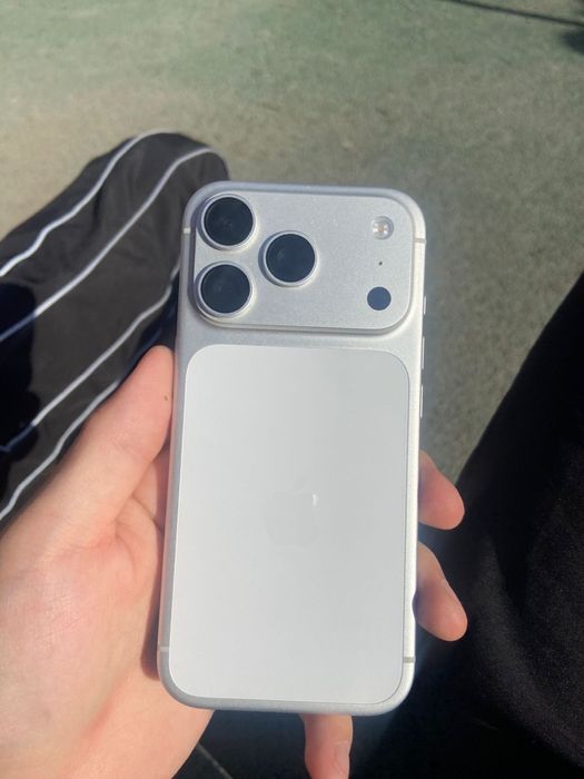 Iphone 17 pro | белый