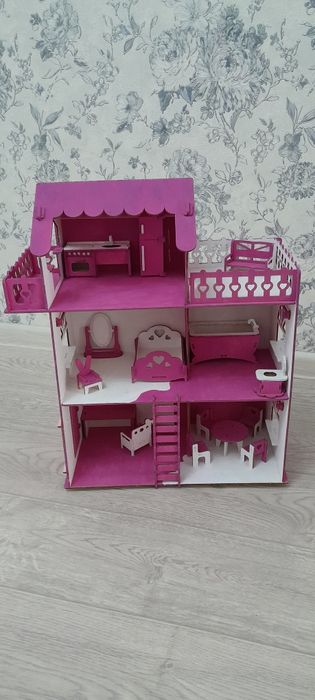 Продаётся кукольный дом
