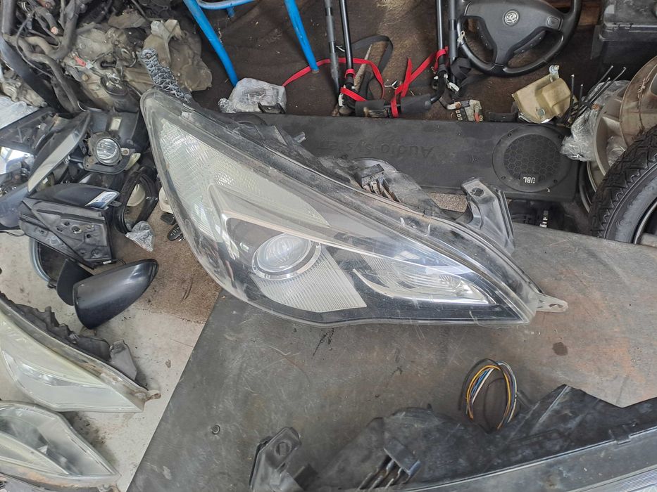 Far stanga dreapta Faruri Opel Astra j GTC cu Lupa