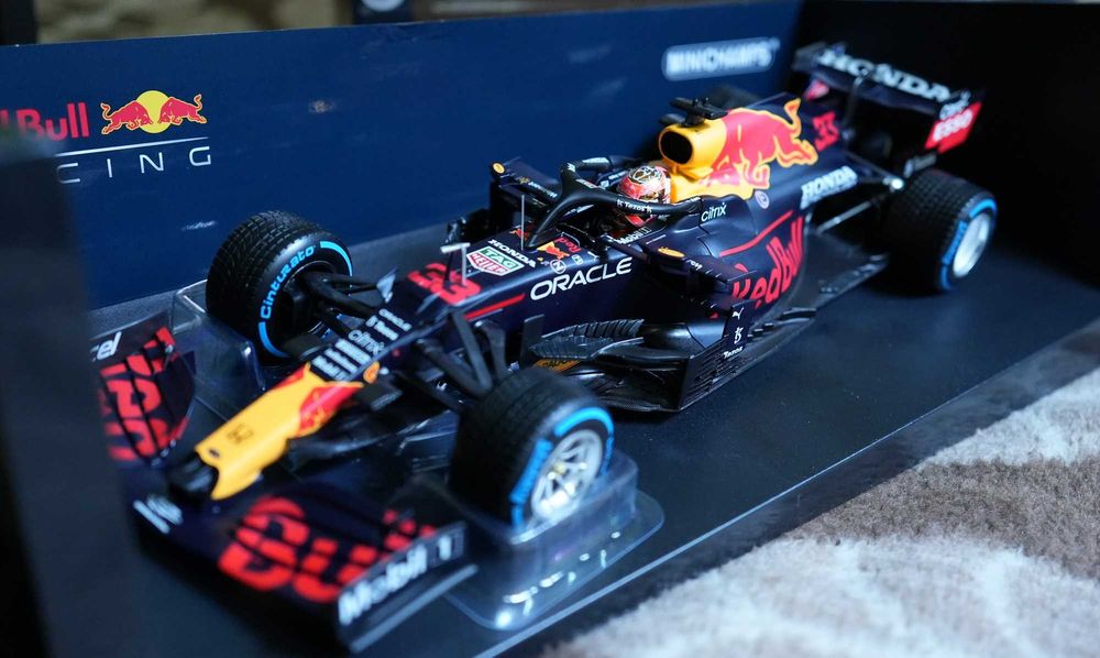 Red Bull Honda RB16B 2021 Max Verstappen 1/18