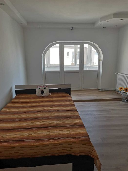 Închiriez apartament 3 camere Craiova, zona Lăpuș-Arges