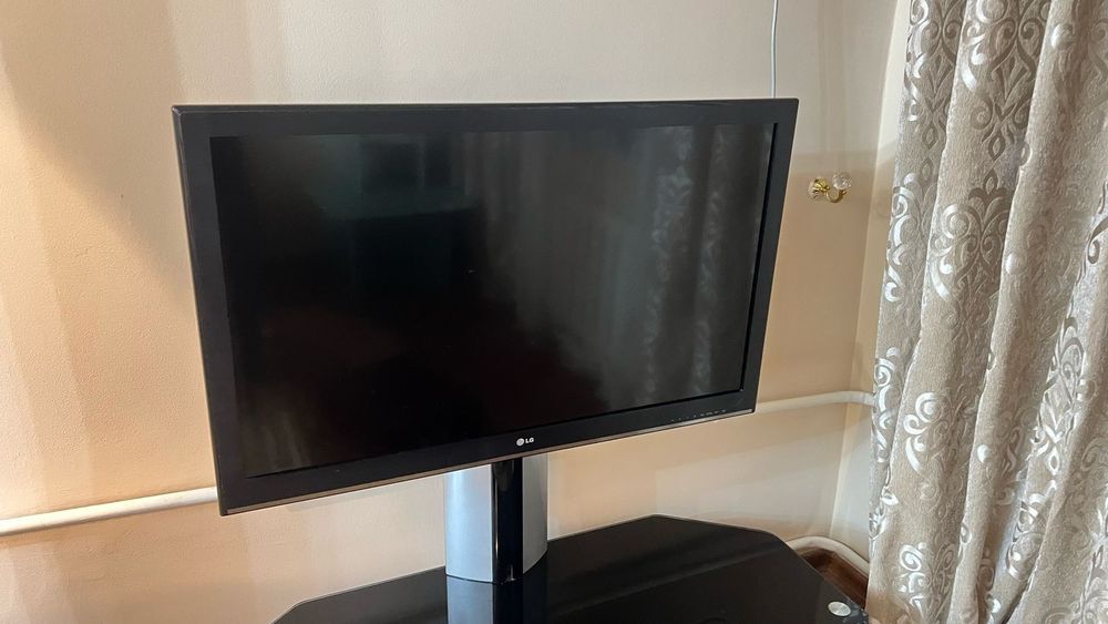 Телевизор б/у с подставкой