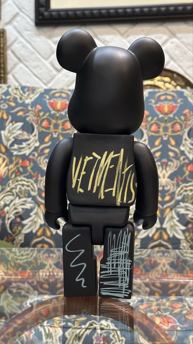 Медведь коллекционный  bearbrick