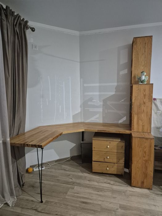 Продам письменный угловой стол с полками