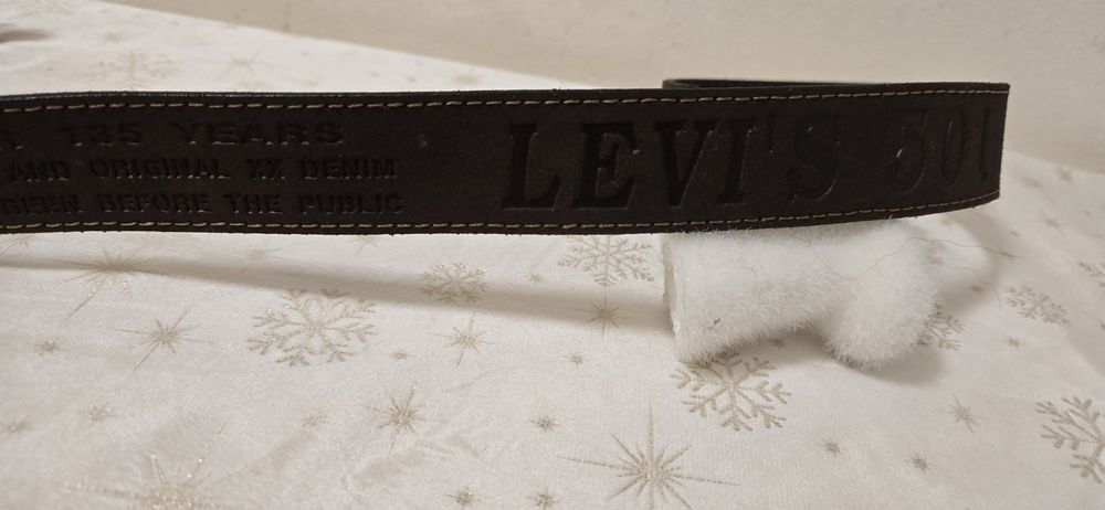 Винтидж кожен колан Levi's 501.Коланът е изработен от кафява кожа