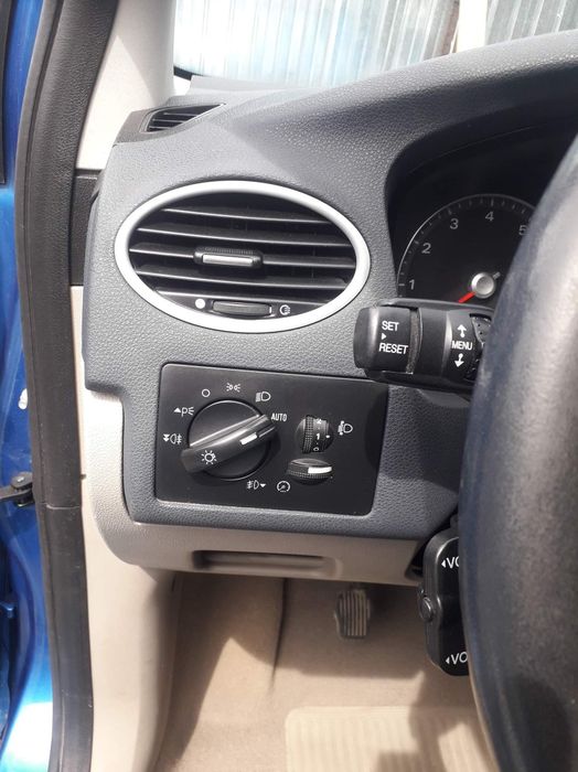 Vând Ford focus 2 1.6 ti-vct 115cp