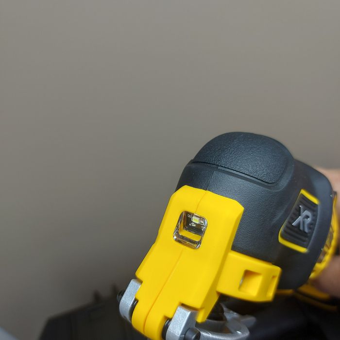 Акумулаторен безчетков мултитул Dewalt DCS356NT