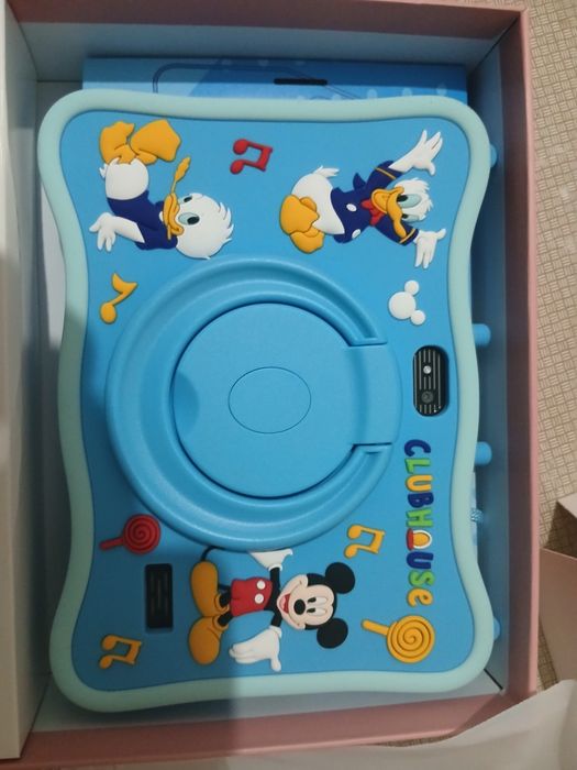 Продаётся планшет почти новый.