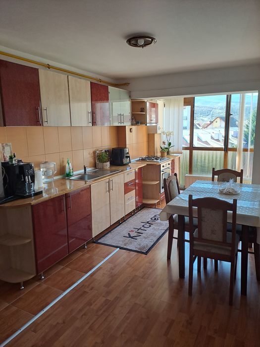 Proprietar-vand ap , 2 camere, decomandat, zona Piata- Cetate