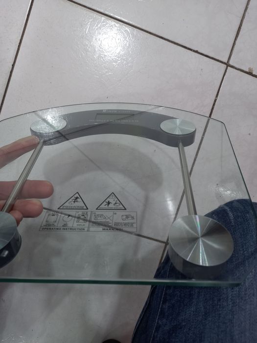 Весы Электронный свет разный Качественный 180 кг выдержит