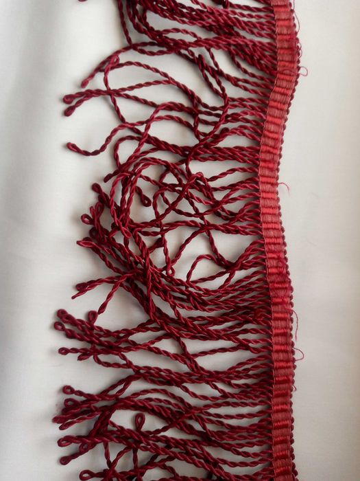 Советская натуральная новая бахрома вишнево-бордового цвета.Длина 2,2м