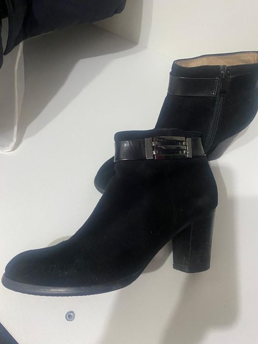 Продам ботильоны женские