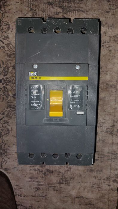 Продаю автоматический выключатель трехфазный 400А. IEK.