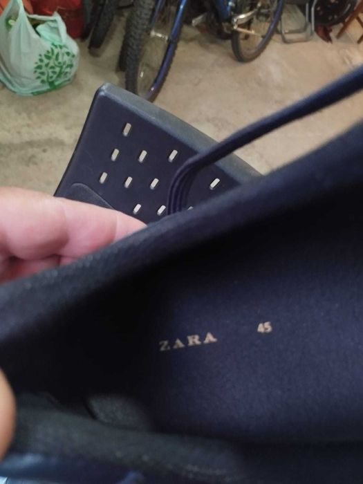 Продавам спортни кожени обувки ZARA No 45 чисто нови