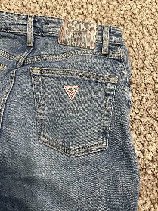 Оригинални дамски дънки на Guess