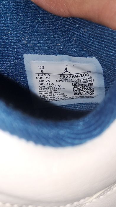 Adidași Nike Jordan albi cu albastru, originali, purtați doar o data