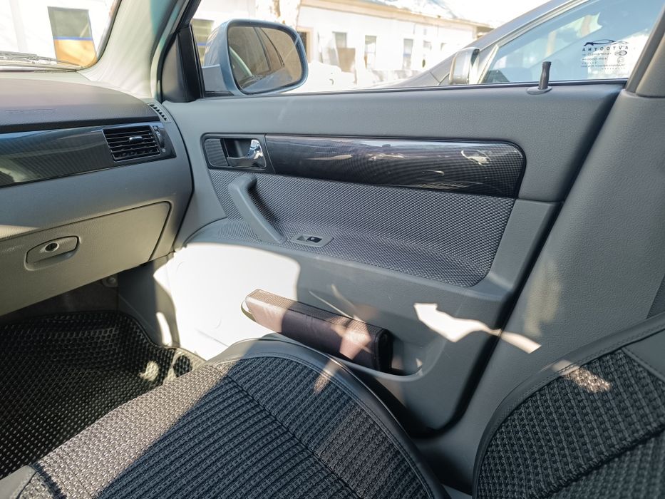 Джентра, дельфин 2019