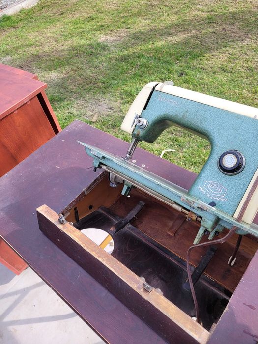 Masina de cusut ILEANA, an fabricatie 1975