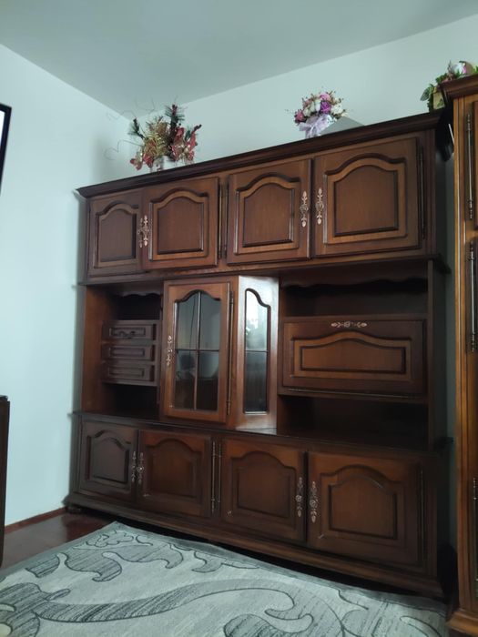 Vand mobilă de sufragerie din lemn masiv!