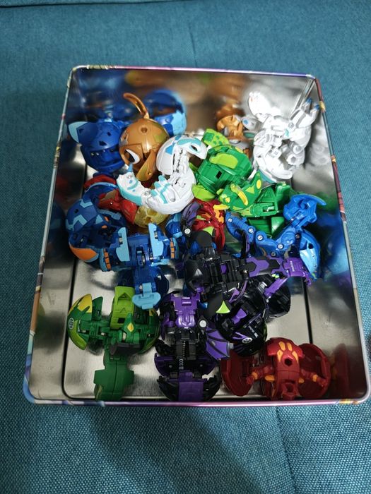 Cutie cu 19 Bakugani