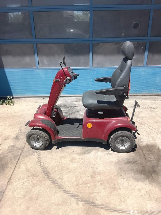 Cărucior scuter electric pentru persoane cu dizabilități sau bătrâni