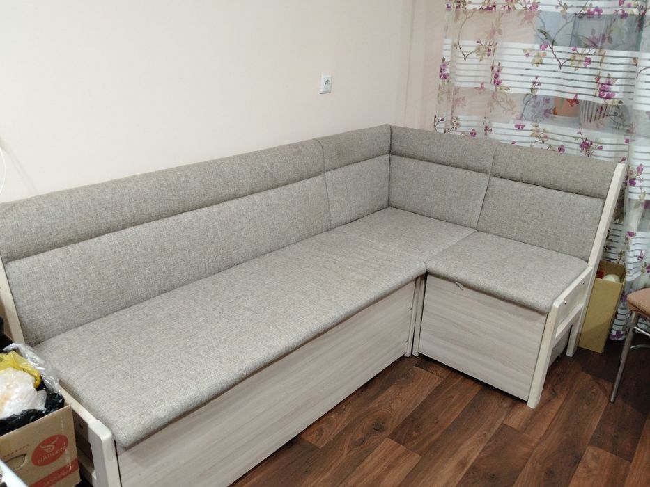 Продам угловой кухонный диван